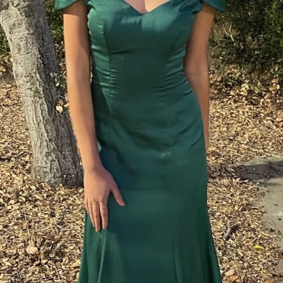 Camille La Vie | Dresses | Emerald Green Dress | Poshmark